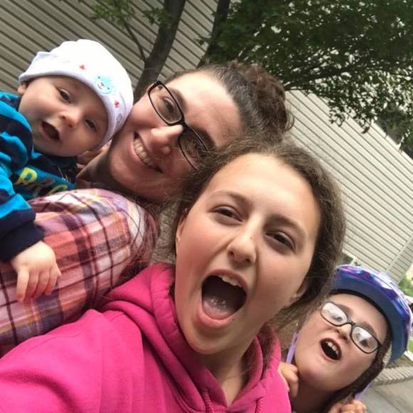 Meet your Posher, Danielle - Picture 1 of 1